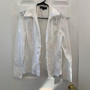 Jones New York white blouse with pearlescent buttons and loop buttonholes Sz M